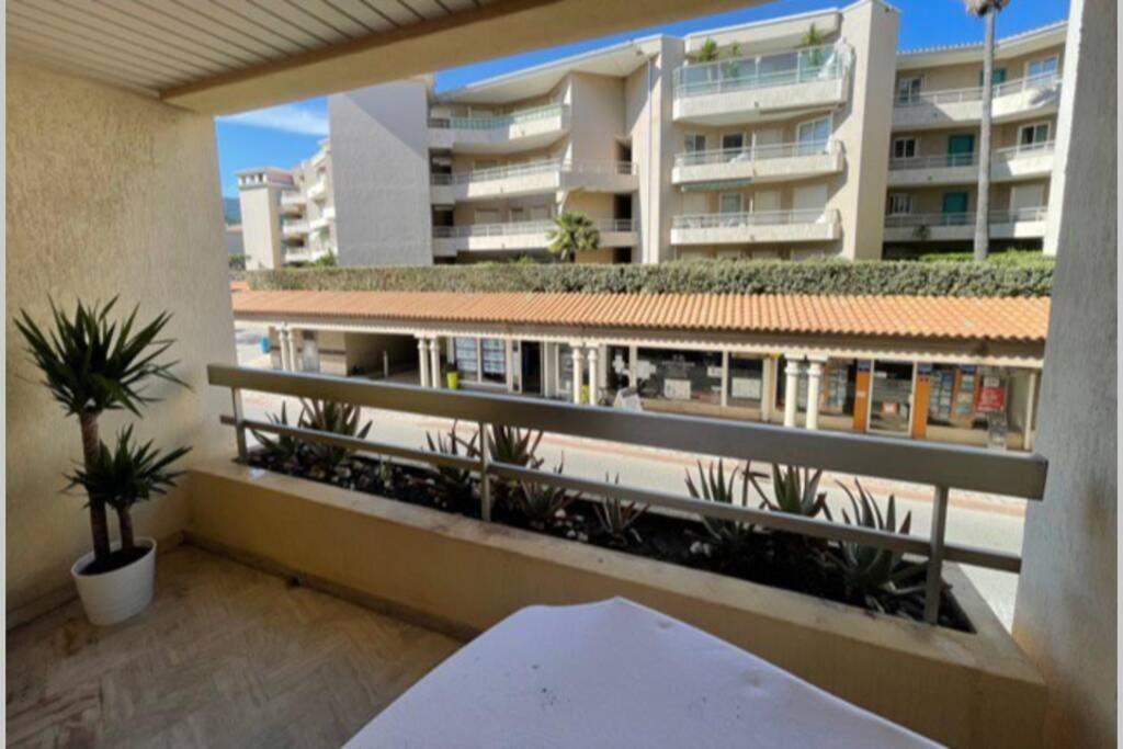 Confortable Appartement A Cavalaire-Sur-Mer Bagian luar foto